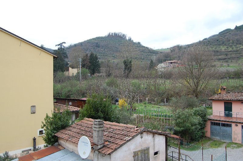 Stabile intero - Palazzo BRISIGHELLA vendita  Castellina Via CASTELLINA, GIOVETTI VANESSA