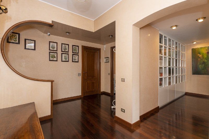 Villa JERAGO CON ORAGO vendita  Jerago Viale Milano SOLUZIONE CASA SAS