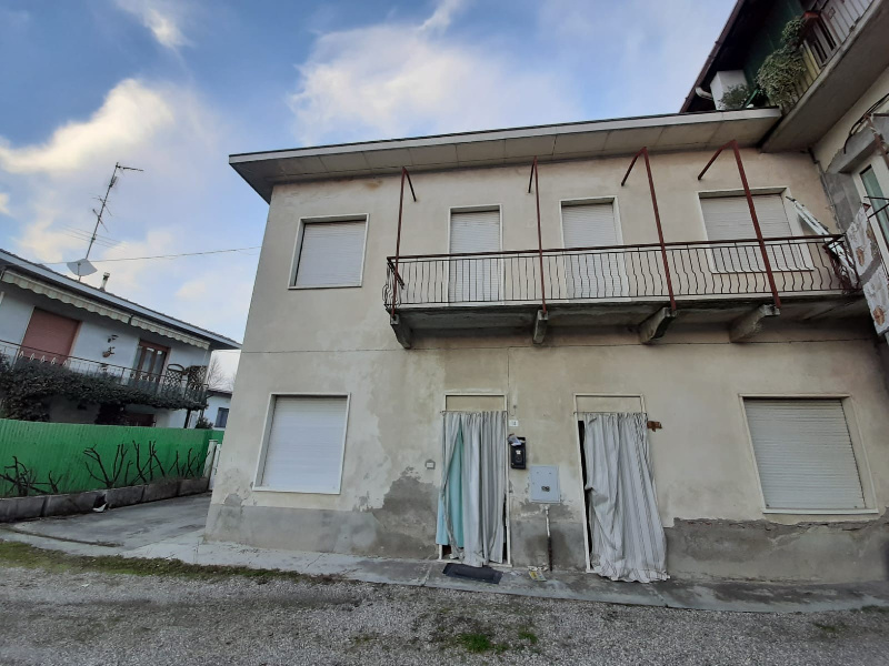 Appartamento JERAGO CON ORAGO vendita   Piazza Vittorio Veneto SOLUZIONE CASA SAS