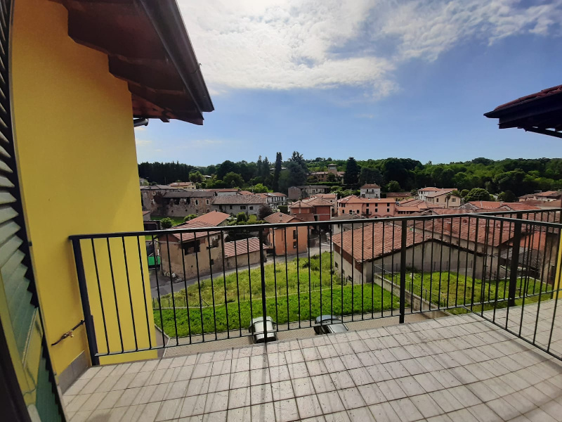 Appartamento MORNAGO vendita  Montonate Via CAVOUR,18 SOLUZIONE CASA SAS