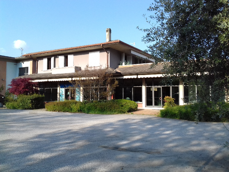 Fondo commerciale in vendita a Villa, Salò (BS)